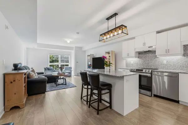 110 Grew BLVD #303, Georgina, ON L0E 1L0