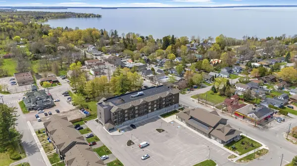 110 Grew BLVD #303, Georgina, ON L0E 1L0
