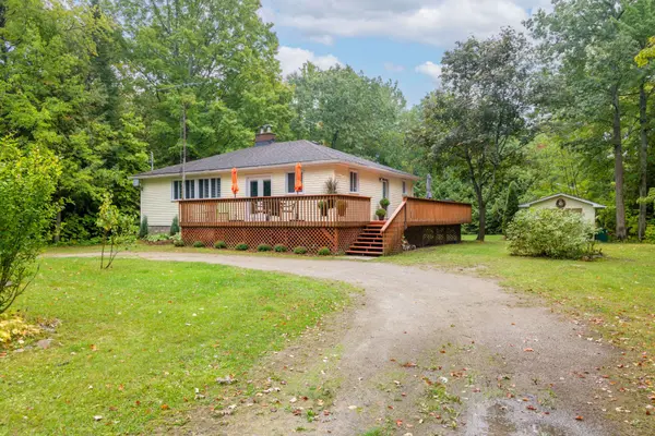34 Staglir DR, Tiny, ON L9M 0H2