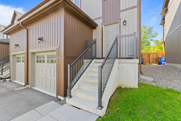 110 Grew BLVD #TH05, Georgina, ON L0E 1L0