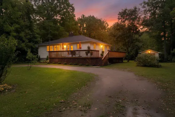 34 Staglir DR, Tiny, ON L9M 0H2