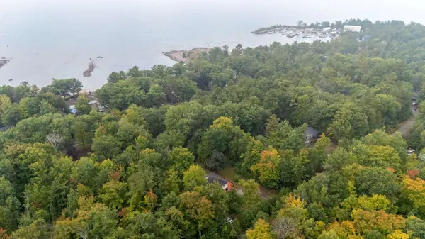 34 Staglir DR, Tiny, ON L9M 0H2