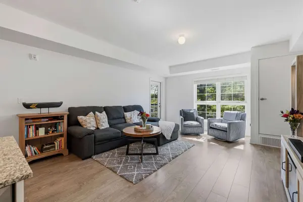 110 Grew BLVD #303, Georgina, ON L0E 1L0
