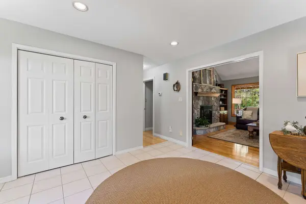 293 Hedge RD, Georgina, ON L0E 1R0