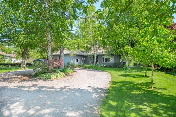 293 Hedge RD, Georgina, ON L0E 1R0