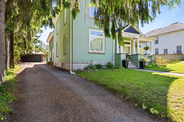 47 Alice ST, East Gwillimbury, ON L0G 1M0