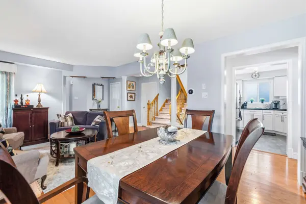 8 Burnaby DR, Georgina, ON L4P 3Z1