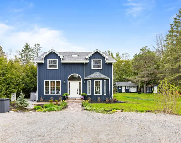 26 Vambola AVE, Georgina, ON L0E 1N0