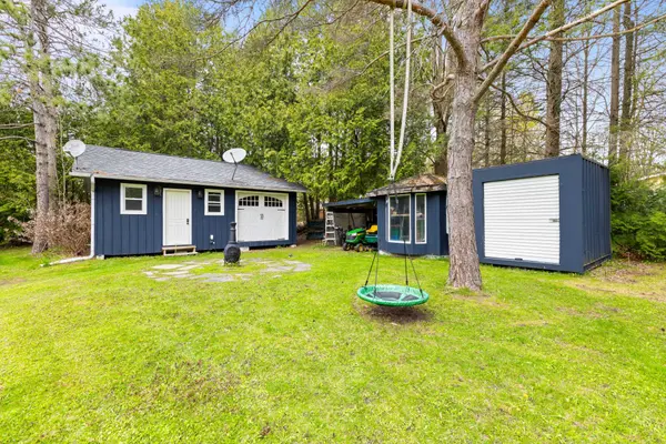 26 Vambola AVE, Georgina, ON L0E 1N0