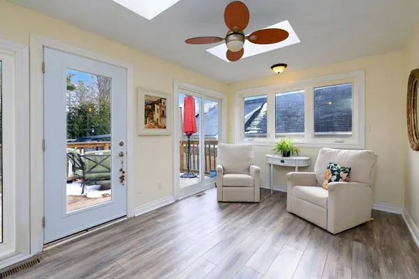11 Hardwood DR, Georgina, ON L0E 1L0