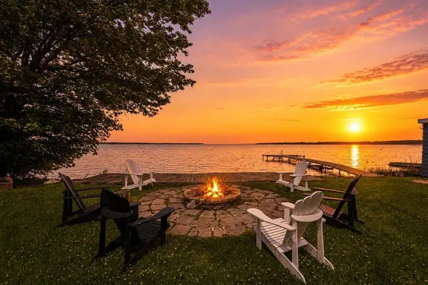 23 Doyle Beach LN, Georgina, ON L0E 1R0