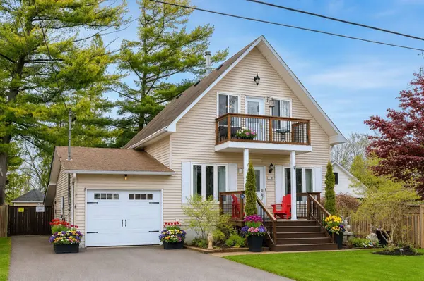 11 Hardwood DR, Georgina, ON L0E 1L0