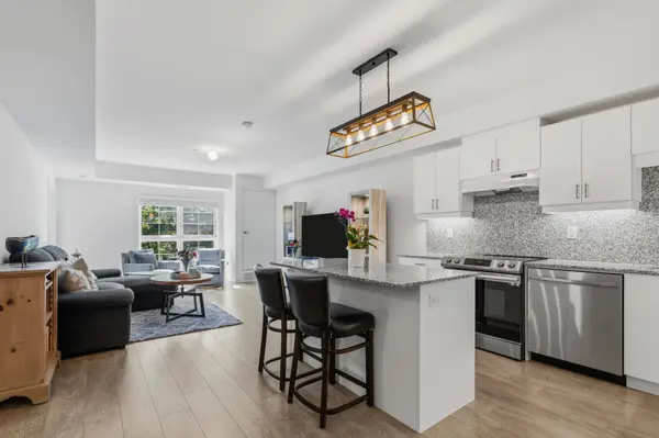 110 Grew BLVD #303, Georgina, ON L0E 1L0
