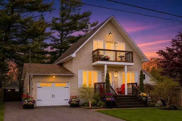 11 Hardwood DR, Georgina, ON L0E 1L0