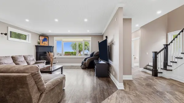 165 Lake DR E, Georgina, ON L4P 3E9