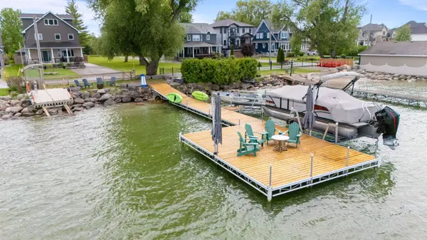 165 Lake DR E, Georgina, ON L4P 3E9