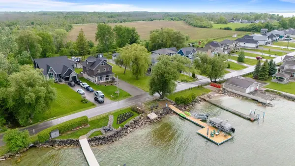 165 Lake DR E, Georgina, ON L4P 3E9