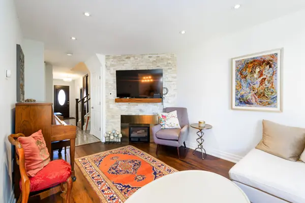 6 Odin CRES, Aurora, ON L4G 3T4