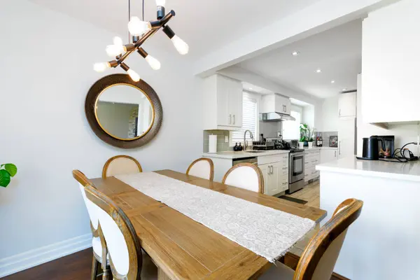 6 Odin CRES, Aurora, ON L4G 3T4