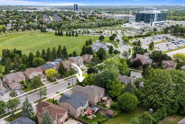 152 McCaffrey RD, Newmarket, ON L3X 1K2
