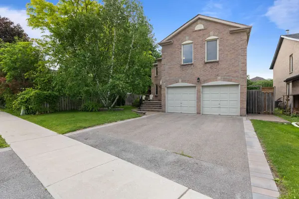 152 McCaffrey RD, Newmarket, ON L3X 1K2