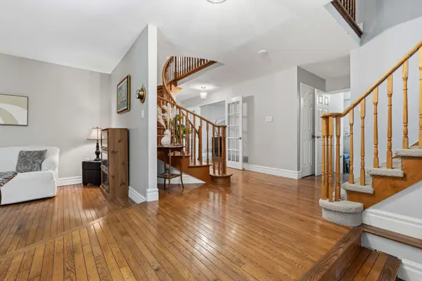 152 McCaffrey RD, Newmarket, ON L3X 1K2