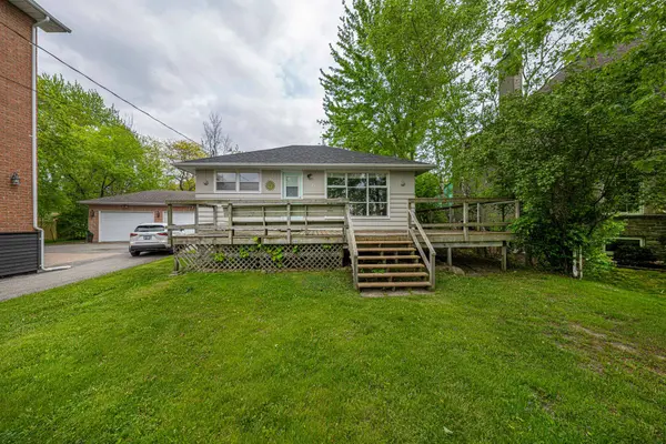 17 Lake DR E, Georgina, ON L4P 3E9