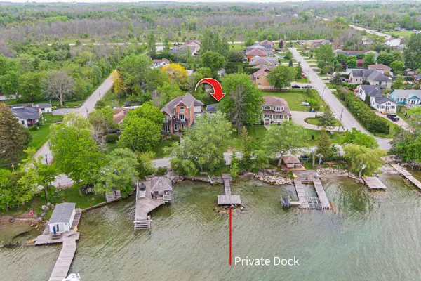 17 Lake DR E, Georgina, ON L4P 3E9