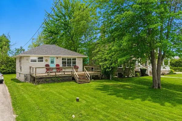 17 Lake DR E, Georgina, ON L4P 3E9
