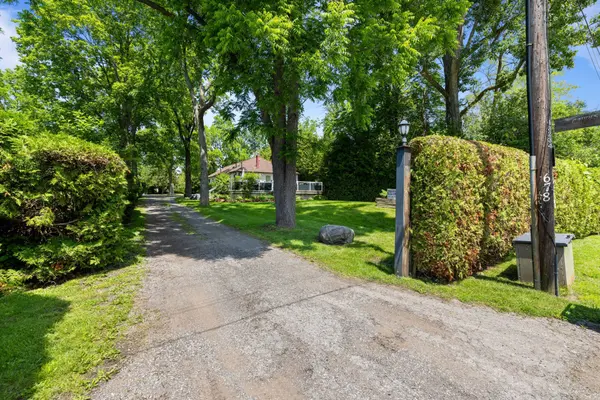 678 Lake DR E, Georgina, ON L0E 1S0