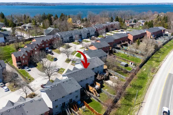 25 Hattie CT, Georgina, ON L4P 3Z7