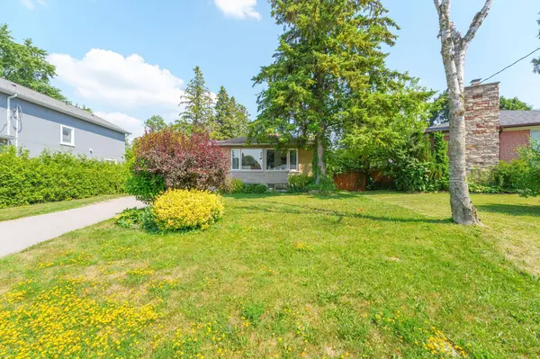 31 Patrick DR, Aurora, ON L4G 2A6