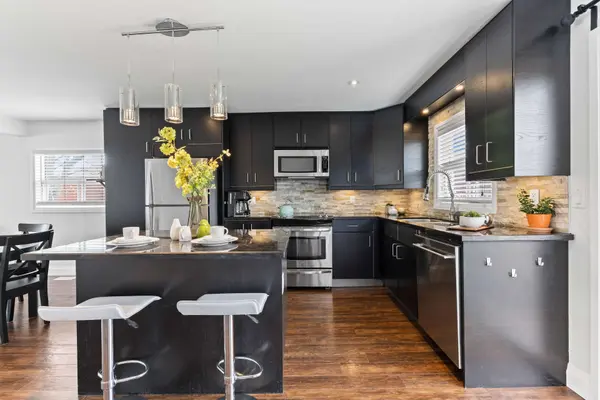 818 Poplar AVE, Georgina, ON L4P 3E9