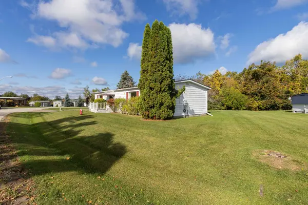 11 Geneva CT, Georgina, ON L0E 1R0