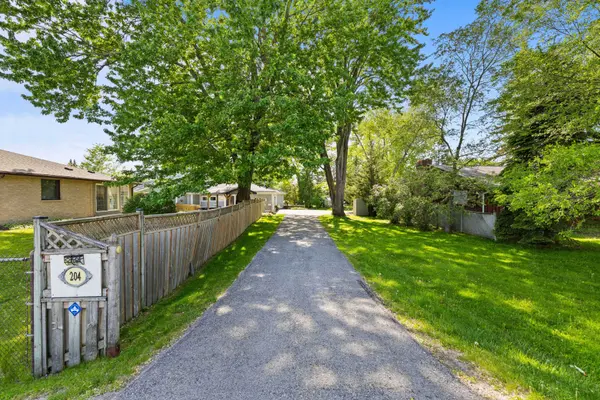204 The Queensway N/A S, Georgina, ON L4P 2A6