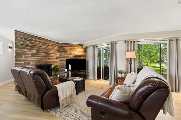 204 The Queensway N/A S, Georgina, ON L4P 2A6