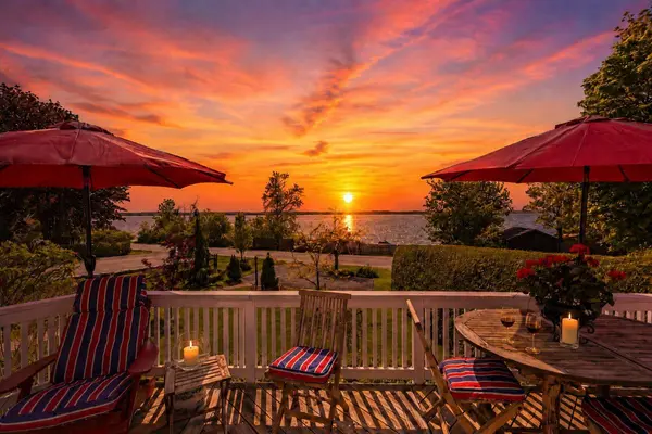 145 Lake Drive North DR, Georgina, ON L4P 3C8