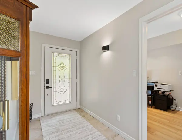 204 The Queensway N/A S, Georgina, ON L4P 2A6