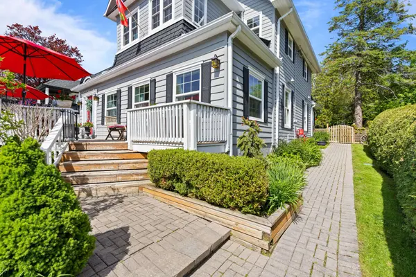 145 Lake Drive North DR, Georgina, ON L4P 3C8