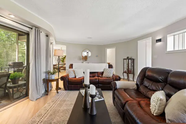 204 The Queensway N/A S, Georgina, ON L4P 2A6