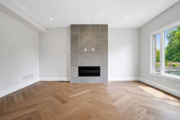 7 Richmond Park DR, Georgina, ON L4P 0H2