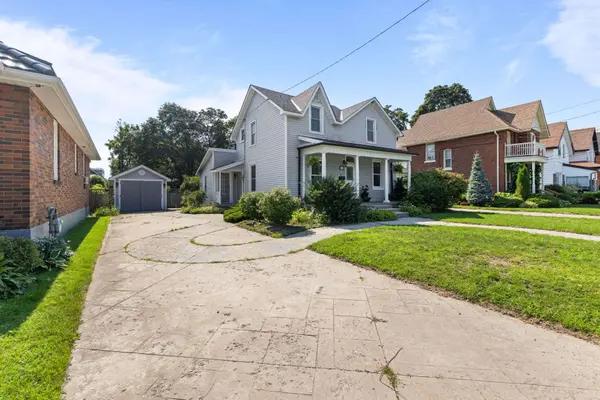 52 Parkside DR E, Barrie, ON L4N 1W9