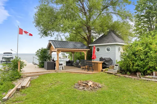427 Lake DR E