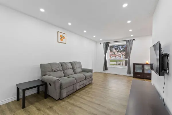 55H Chaucer CRES, Barrie, ON L4N 4T8