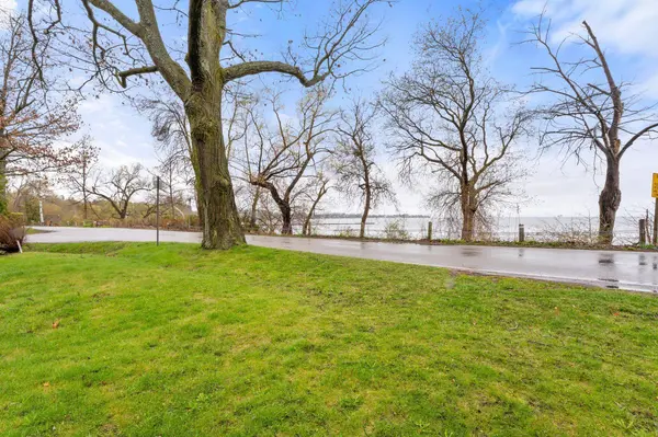 247 Hedge RD, Georgina, ON L0E 1R0