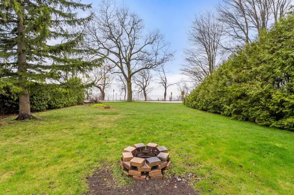 247 Hedge RD, Georgina, ON L0E 1R0