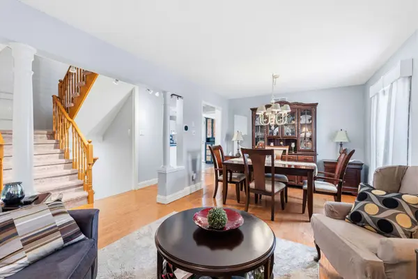 8 Burnaby DR, Georgina, ON L4P 3Z1