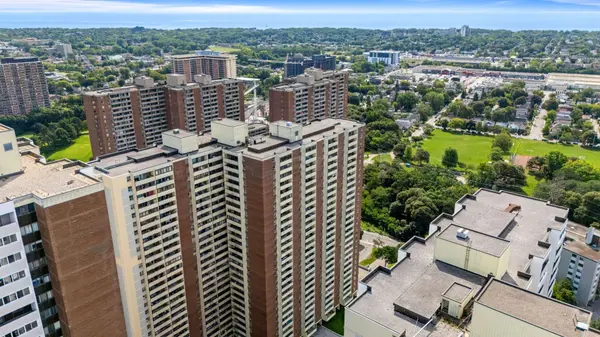 5 Massey SQ #2811, Toronto E03, ON M4C 5L6