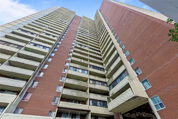 5 Massey SQ #2811, Toronto E03, ON M4C 5L6
