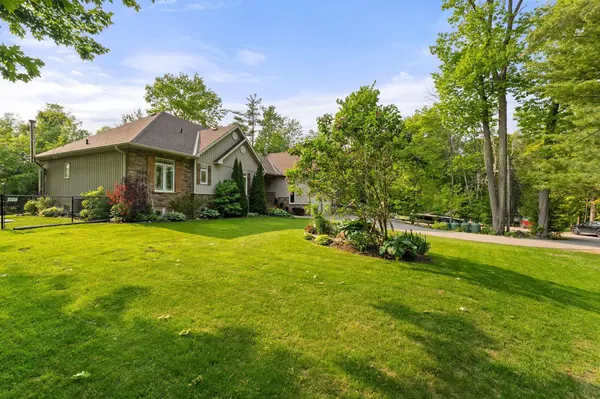 2 Birch Knoll RD, Georgina, ON L0E 1R0